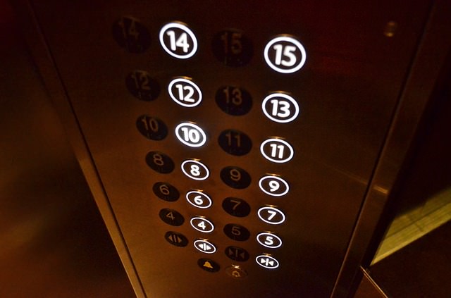 elevator 358249 640 エレベーターで間違って押した階数ボタンをキャンセルする方法が話題
