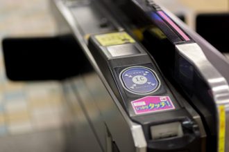 関西人が関東に来ると自動改札でハマる?交通系ICカードの初乗りルールの違いに注目