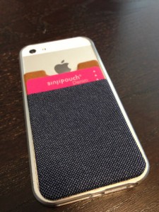 「Sinji Pouch Denim Classic」スマホにカードを収納できるポケットシンジポーチのデニムモデルがお洒落でよかった!