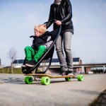 ロングボードとベビーカーを組み合わせた「long board stroller」