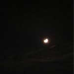 奇跡的！スーパームーンを撮影時に偶然にもハート型の月になった！