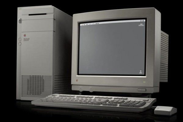 9 Macintosh Quadra 950 1992 600x400