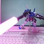 かっこいい！ガンプラとサイリウムを組み合わせるとビームを撃っているような写真が撮れると話題！