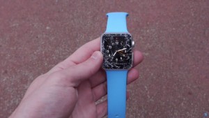 要注意!Apple Watch Sportは胸くらいの高さから落下するとディスプレイが粉々になる