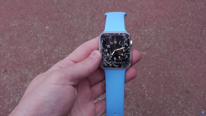 要注意！Apple Watch Sportは胸くらいの高さから落下するとディスプレイが粉々になる