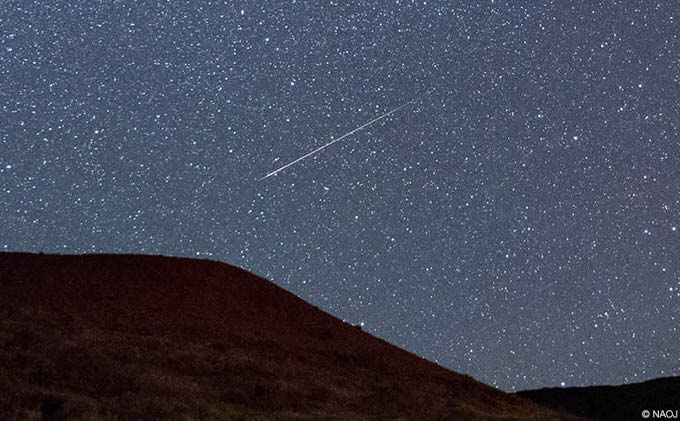 今年のペルセウス座流星群は1時間に30個以上見れる好条件！8/12〜13がピーク！