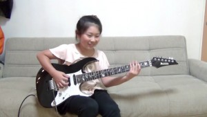 天才ギター少女現る!超難曲を笑顔で演奏する姿に世界中から驚きの声