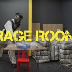 究極のストレス解消法!金属バッドで室内のものを破壊しまくれるサービス「Rage Room」