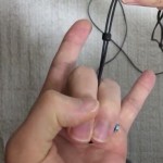 【動画】イヤホンを手早く簡単に絡まないで結ぶ方法が話題