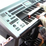 世界中が絶賛する日本人少女!スターウォーズやバック・トゥ・ザ・フューチャーのエレクトーン演奏が凄い