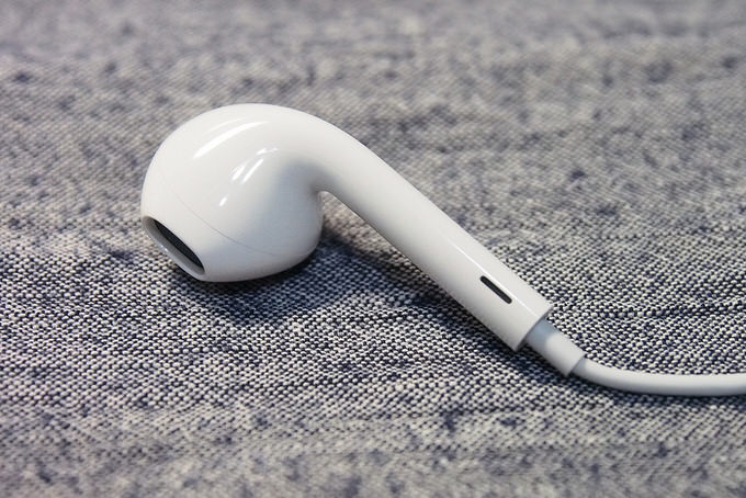 Apple 新型イヤホンの特許取得、有線でも無線でも使える分離型！ iPhone 7に付属の可能性も