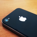 「iPhone SE 2」は背面にガラス素材、名機「iPhone 4」を再現か