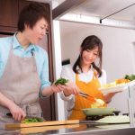 ぱくたそ、暮らしを楽しくするのは食から!「料理研究家夫妻の写真素材」をリリース
