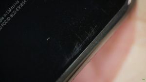【悲報】iPhone 7(ジェットブラック)はポケットに入れただけでも傷が!?