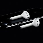 Apple、純正ワイヤレスイヤホン「AirPods」を発売