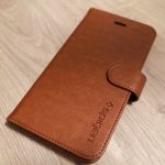 【レビュー】人気の手帳型ケースもイイかもしれない「Spigen ウォレットS」を使ってみた