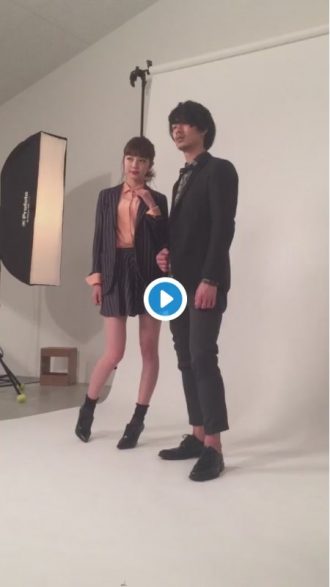撮影中のハプニングに困惑! カッコいいポーズを連続していたらパンツ丸出しの事態に爆笑必至