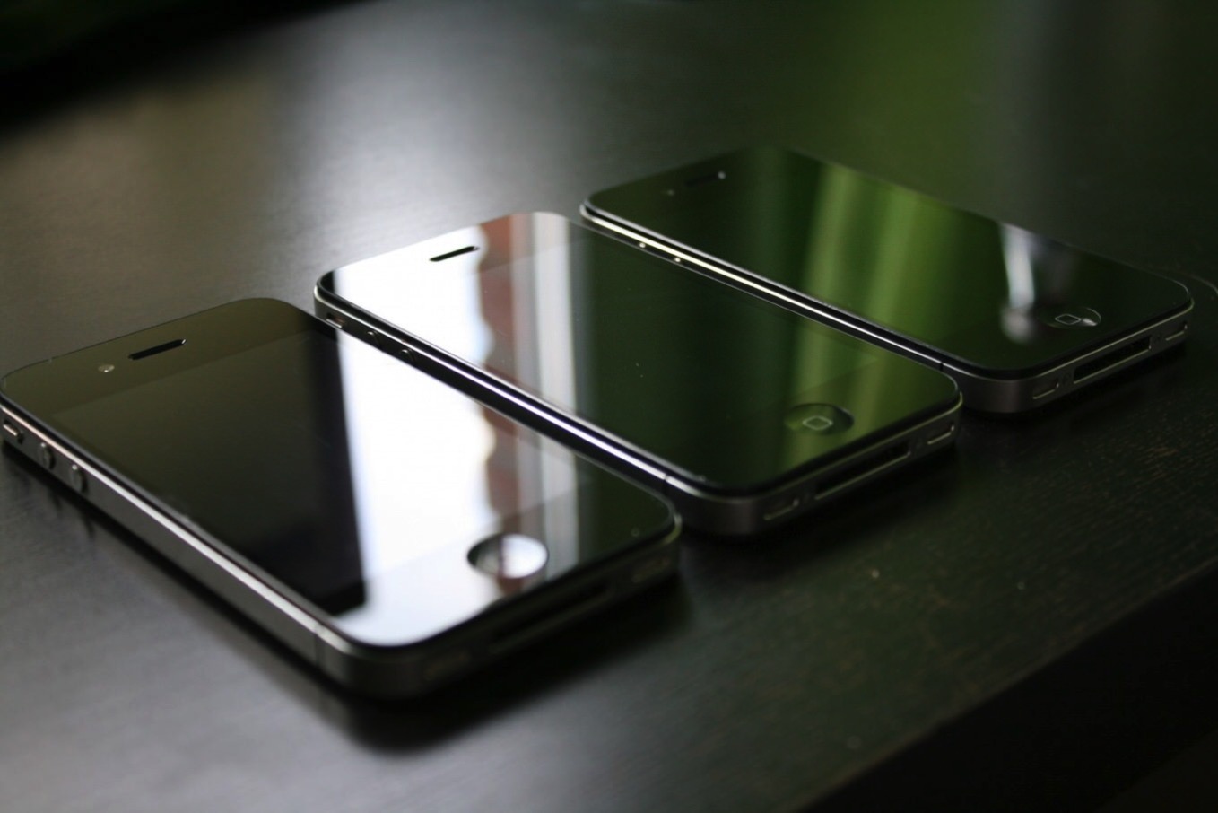 名機「iPhone 4」のボディが復活!? 次期iPhoneはステンレス製で新デザインとなる可能性