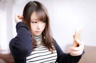 女子がTwitterに「同じような自撮りを2枚載せる理由」に納得する声が続出