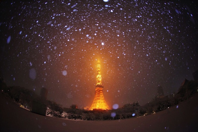 大雪で東京が幻想的に!東京タワーや多摩川、浅草寺など雪化粧の写真がSNSで話題
