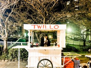 Twitterの情報を頼りに探す、深夜の都内に出没するエモすぎるバー「TWILLO」