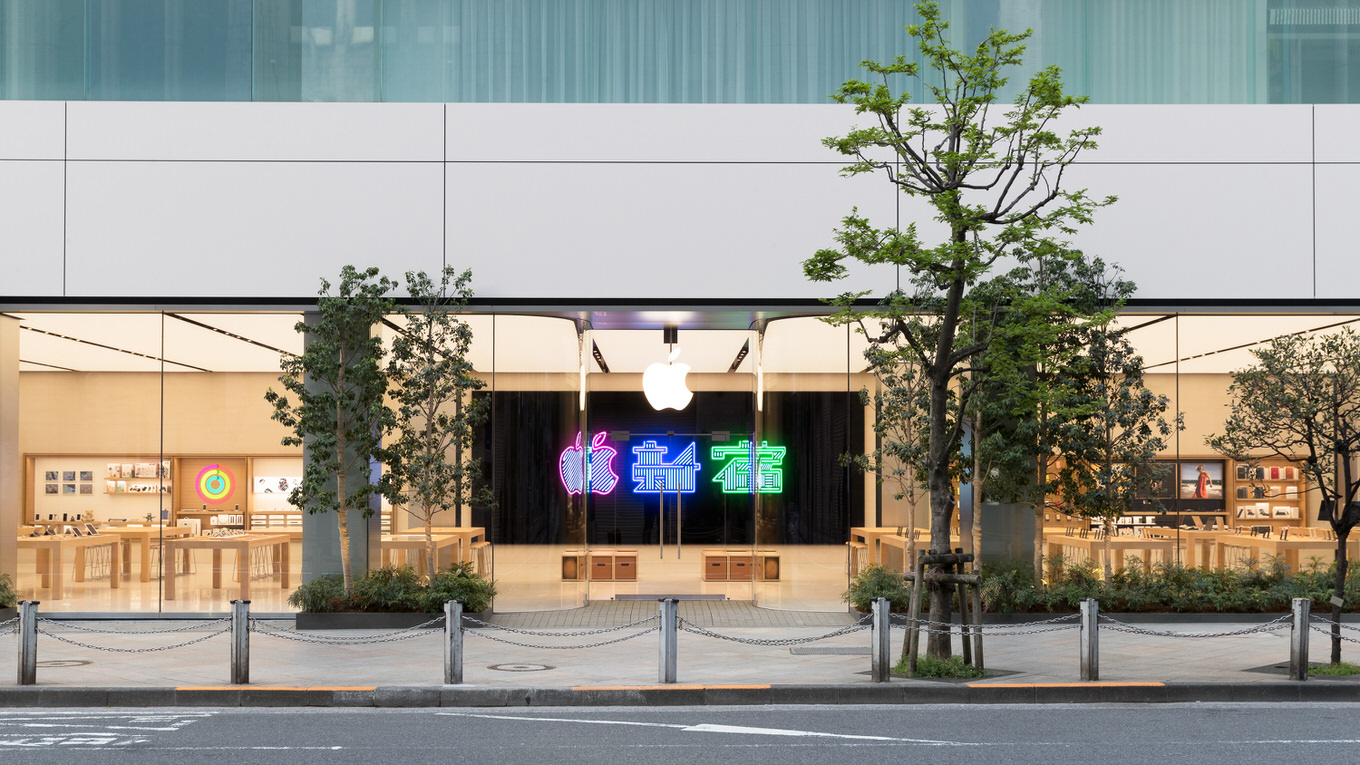 Apple_Store_Exterior_Tokyo_Shinjuku_04042018