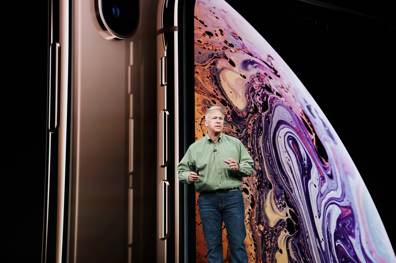 Apple-keynote-Phil-Schiller-introduces-iPhone-Xs-09122018