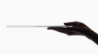 新型 iPad Proのボディが曲がっている問題、Appleが公式サイトで説明「紙4枚の厚さ未満しか許容されない」