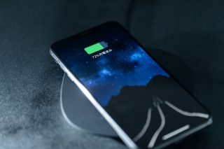 次期「iPhone」は他の端末へのワイヤレス充電に対応、バッテリー容量は最大25%増加か