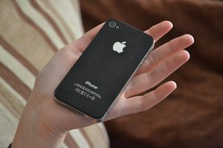 2020年のiPhoneはデザインを大幅に刷新――「iPhone 4」のような金属フレームを採用か