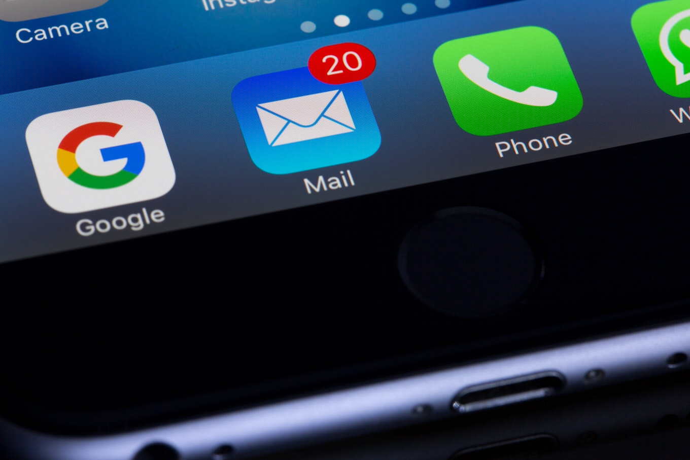 メール受信だけでデータが盗まれる恐れ、iPhoneメールアプリに2つのゼロデイ脆弱性