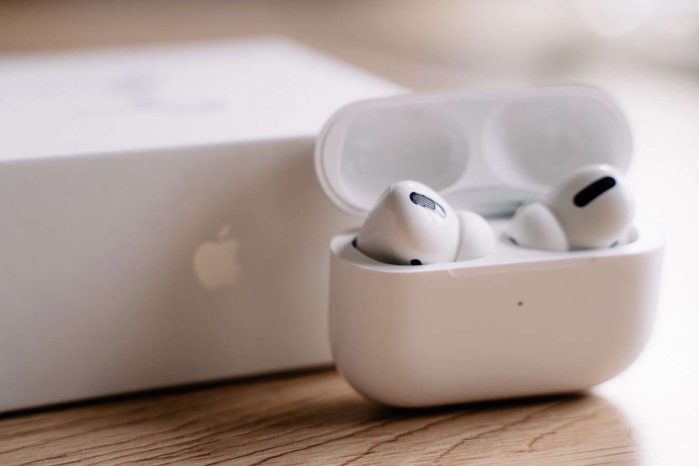 新型「AirPods」は年内、「AirPods Pro」は来年発売ーーBloomberg