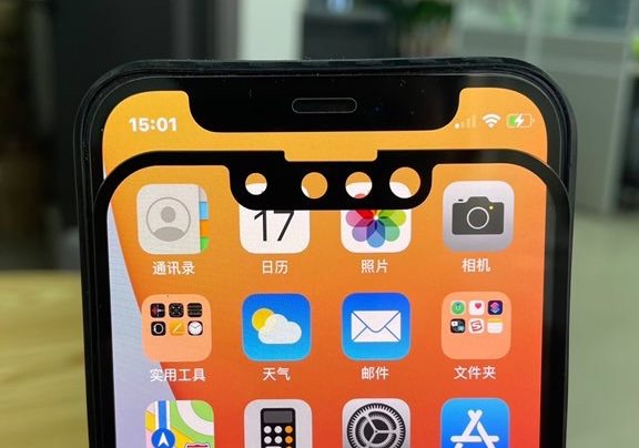 「iPhone 13」フロントパネルが流出か、ノッチ小型化は確実？