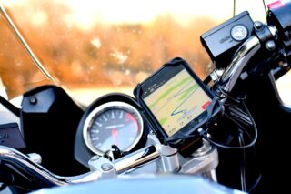 バイクにiPhoneを装着しているとカメラ性能が低下する可能性、Appleが注意喚起