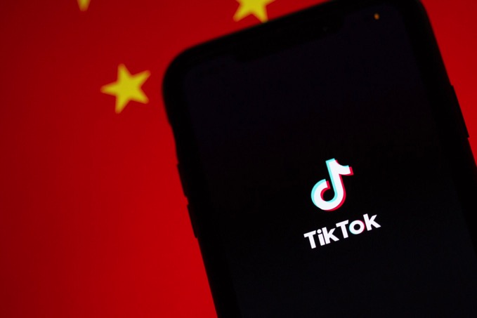 TikTokをアプリストアから削除するよう要請、米FCCコミッショナー