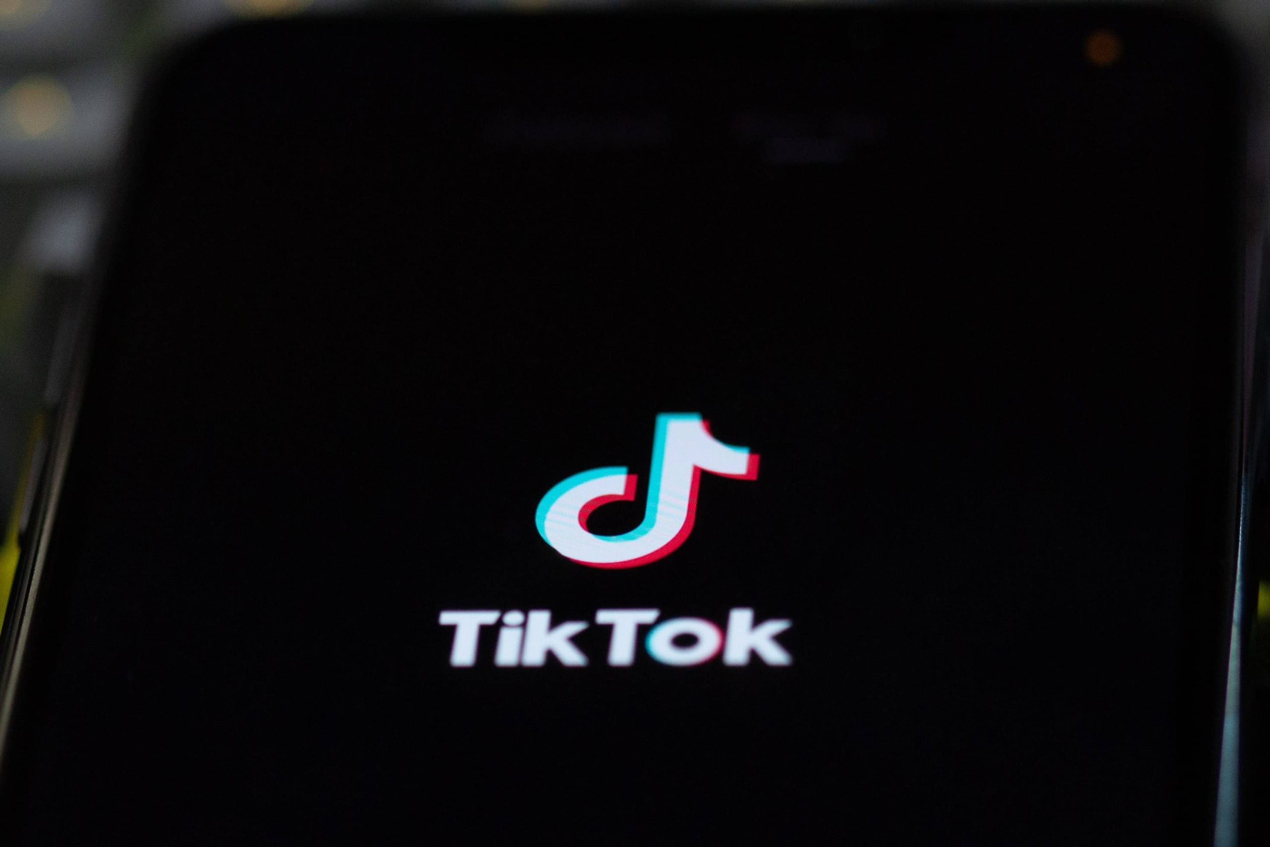 TikTokの従業員は、選んだ動画をバズらせる機能を運用していると判明