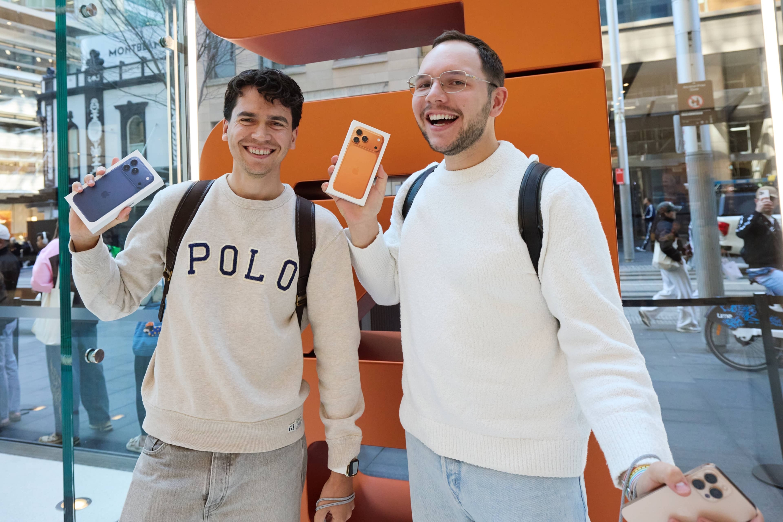 iPhone20周年記念モデルのデザイン刷新、予定通り進行か　ガラス中心の新デザインを採用へ
